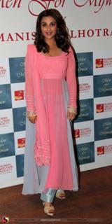 Parineeti Chopra feet photo thumbnail