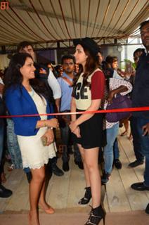 Parineeti Chopra feet photo thumbnail
