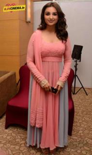 Parineeti Chopra feet photo thumbnail