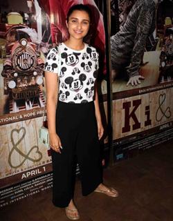 Parineeti Chopra feet photo thumbnail