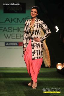 Parineeti Chopra feet photo thumbnail