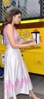 Parineeti Chopra feet photo thumbnail