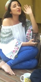 Parineeti Chopra feet photo thumbnail