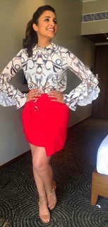 Parineeti Chopra feet photo thumbnail