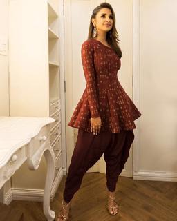 Parineeti Chopra feet photo thumbnail