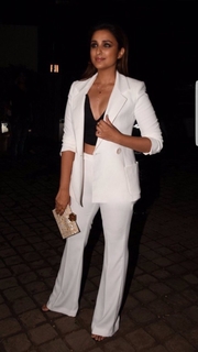 Parineeti Chopra feet photo thumbnail