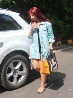 Parineeti Chopra feet photo thumbnail