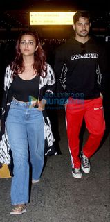 Parineeti Chopra feet photo thumbnail