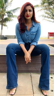 Parineeti Chopra feet photo thumbnail