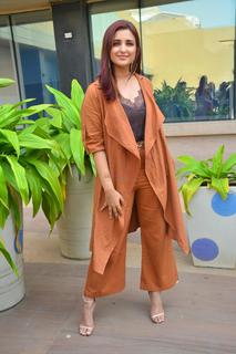 Parineeti Chopra feet photo thumbnail