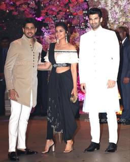 Parineeti Chopra feet photo thumbnail