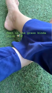 Parineeti Chopra feet photo thumbnail