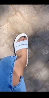 Parineeti Chopra feet photo thumbnail