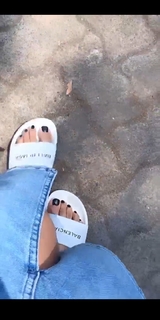 Parineeti Chopra feet photo thumbnail