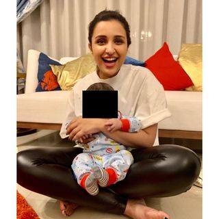 Parineeti Chopra feet photo thumbnail