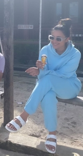 Parineeti Chopra feet photo thumbnail