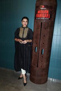Parineeti Chopra feet photo thumbnail