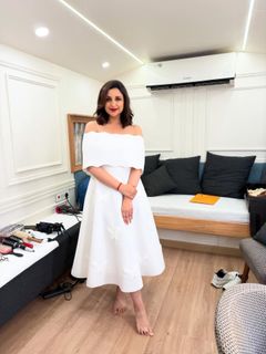 Parineeti Chopra feet photo 19