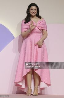 Parineeti Chopra feet photo 3