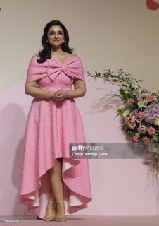 Parineeti Chopra feet photo 1