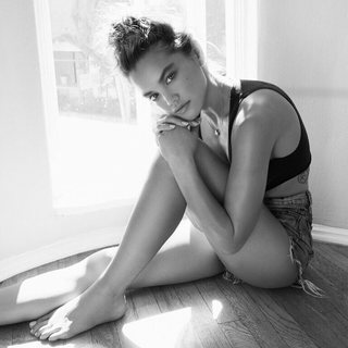 Paris Berelc feet photo thumbnail