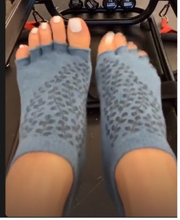 Paris Berelc feet photo thumbnail