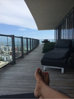 Paris Dylan feet photo 1