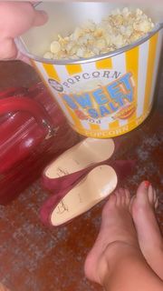 Paris Fury feet photo 9