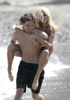 Paris Hilton feet photo thumbnail