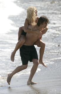 Paris Hilton feet photo thumbnail