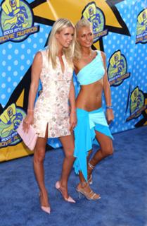 Paris Hilton feet photo thumbnail