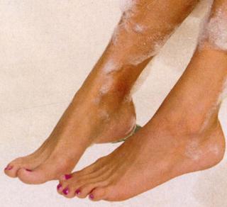 Paris Hilton feet photo thumbnail
