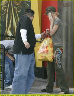 Paris Hilton feet photo thumbnail