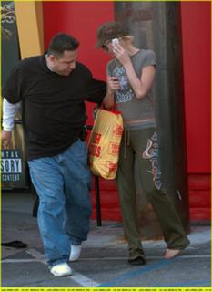 Paris Hilton feet photo thumbnail