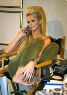 Paris Hilton feet photo thumbnail