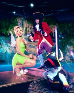 Paris Hilton feet photo thumbnail