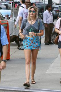 Paris Jackson feet photo thumbnail