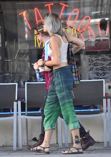 Paris Jackson feet photo thumbnail