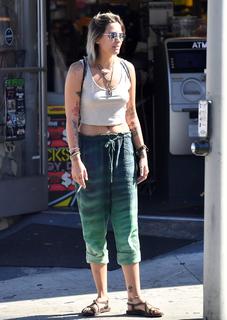 Paris Jackson feet photo thumbnail
