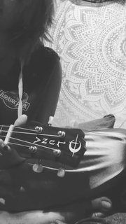 Paris Jackson feet photo thumbnail