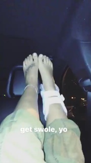 Paris Jackson feet photo thumbnail