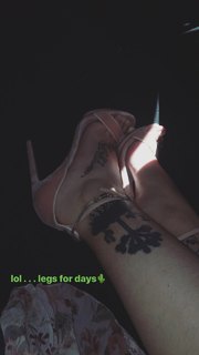 Paris Jackson feet photo thumbnail