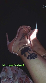 Paris Jackson feet photo thumbnail
