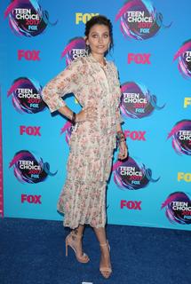 Paris Jackson feet photo thumbnail