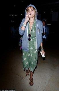 Paris Jackson feet photo thumbnail