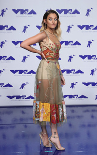 Paris Jackson feet photo thumbnail