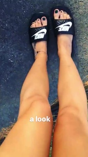Paris Jackson feet photo thumbnail