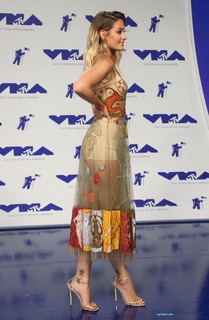 Paris Jackson feet photo thumbnail