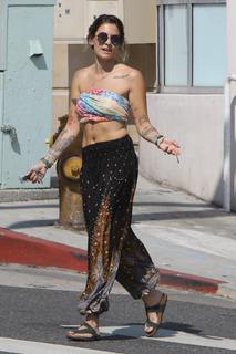 Paris Jackson feet photo thumbnail