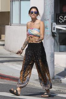 Paris Jackson feet photo thumbnail